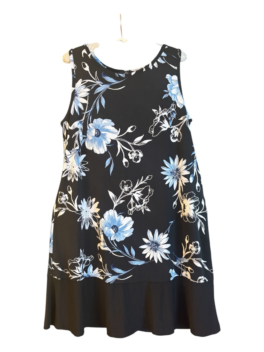 Ronni Nicole Black, white and blue sleeveless floral dress Size L - like new